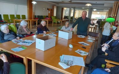Numa bela batalha!! Só mesmo com bolas de papel